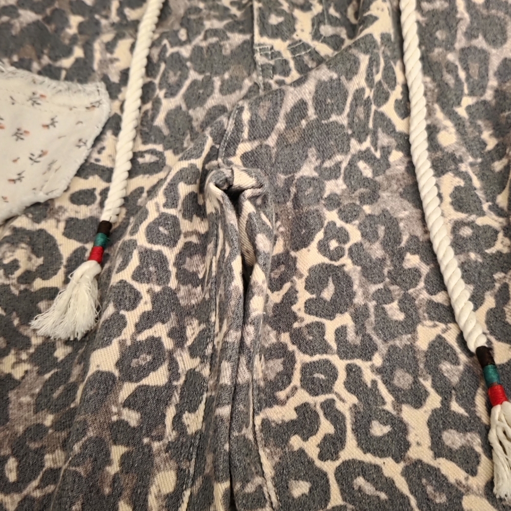 POL Leopard Print Joggers with Pockets - Picture 4 of 8